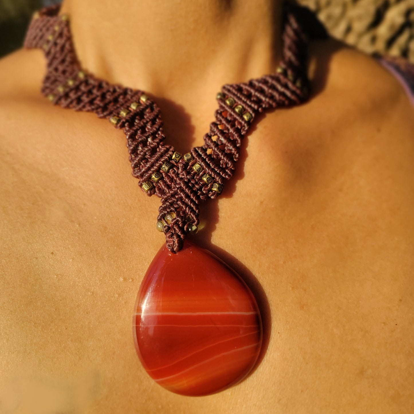 Elegant Red Agate Pendant with Zig-Zag Micromacramé Weave