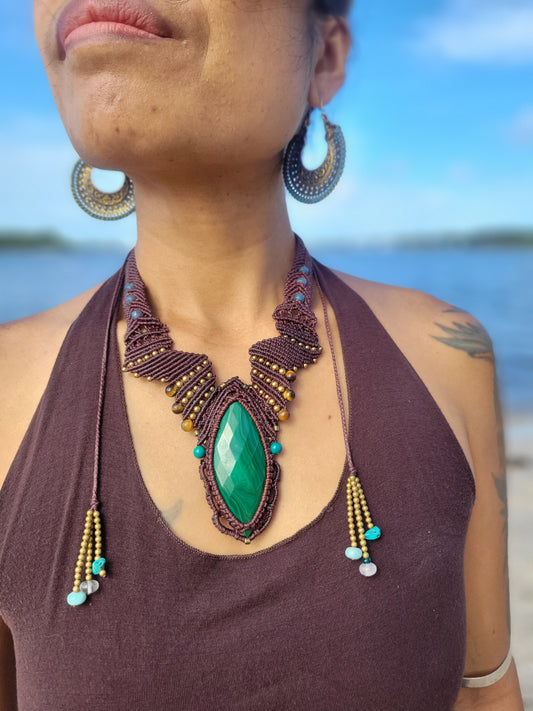 Elegant Malachite Pendant Necklace – Faceted Gemstone with Tiger Eye and Brass Beads