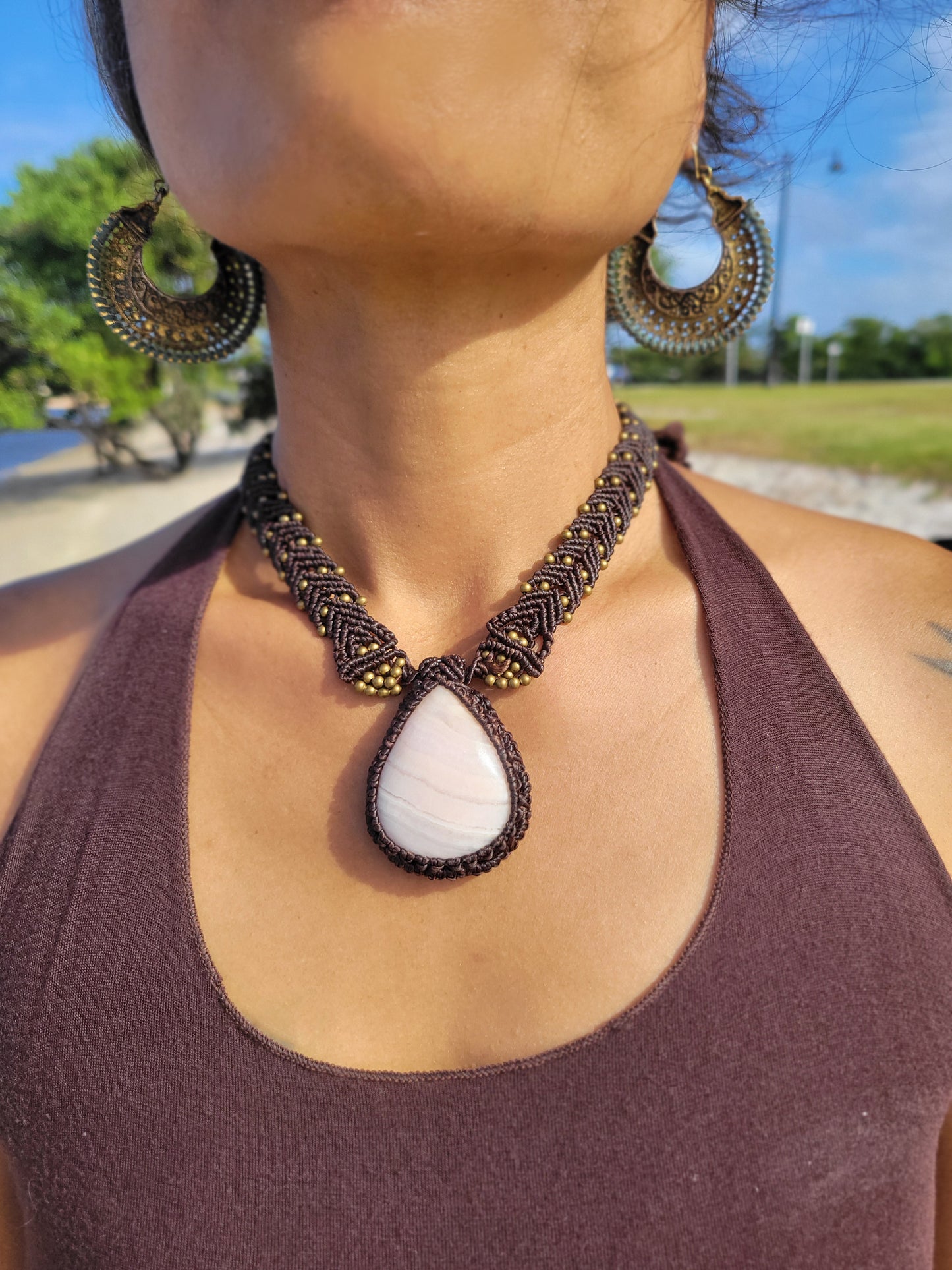 Pink Calcite Choker Necklace – Teardrop Pendant with Brass Beads and Micromacrame Design