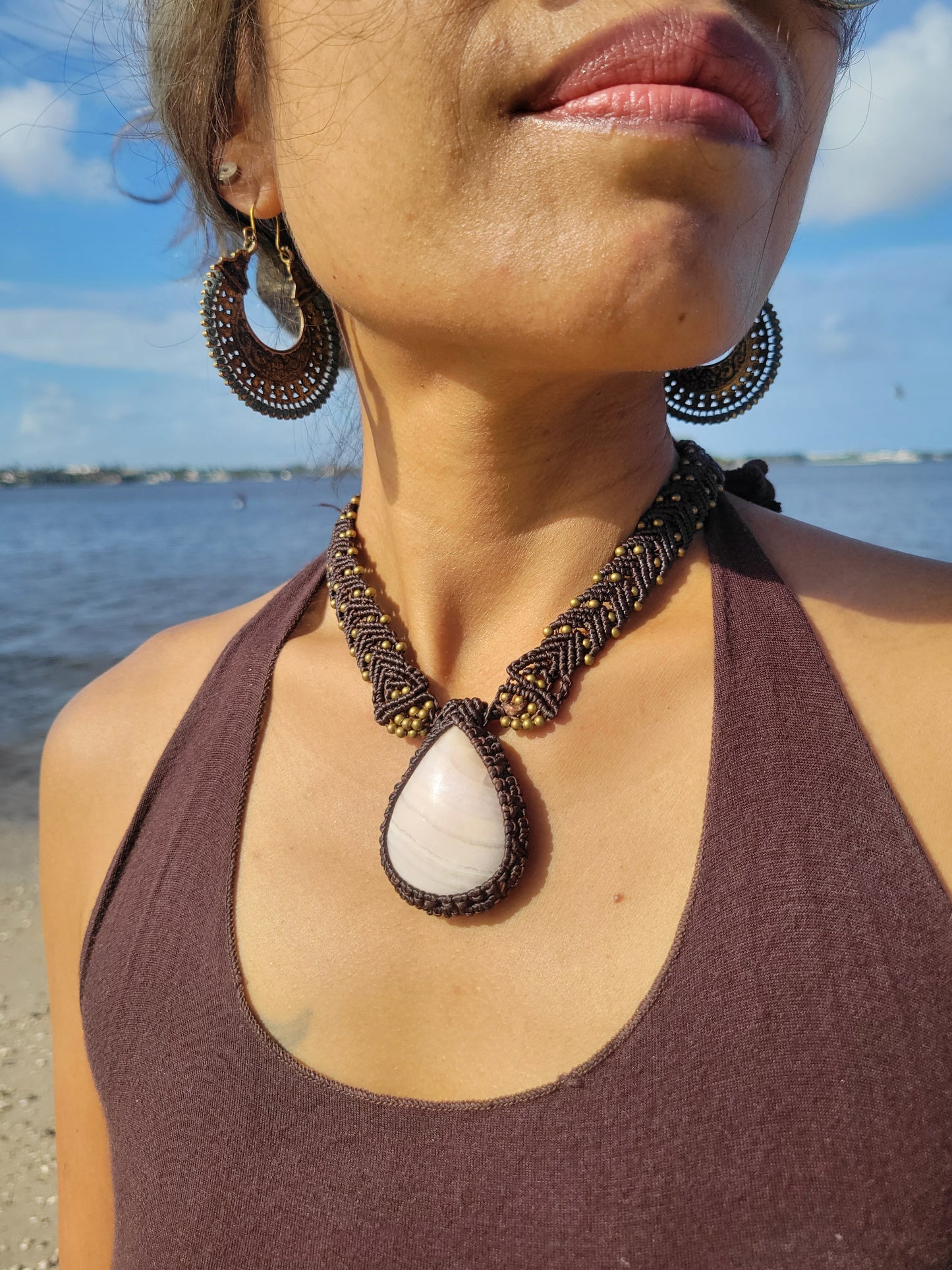 Pink Calcite Choker Necklace – Teardrop Pendant with Brass Beads and Micromacrame Design