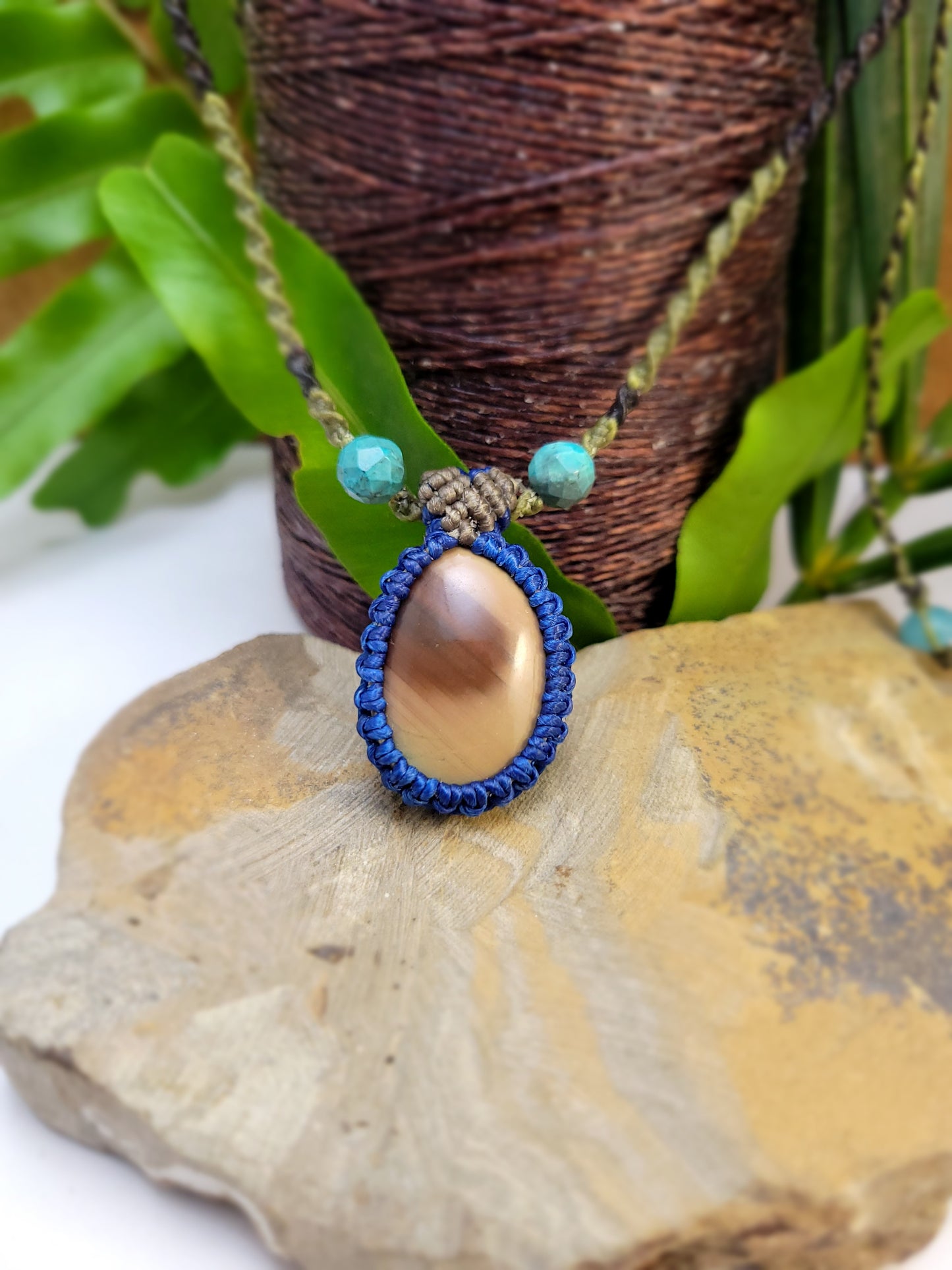 River Jasper Pendant Necklace with Blue Stone Beads – Adjustable 15-Inch Green Macrame Cord