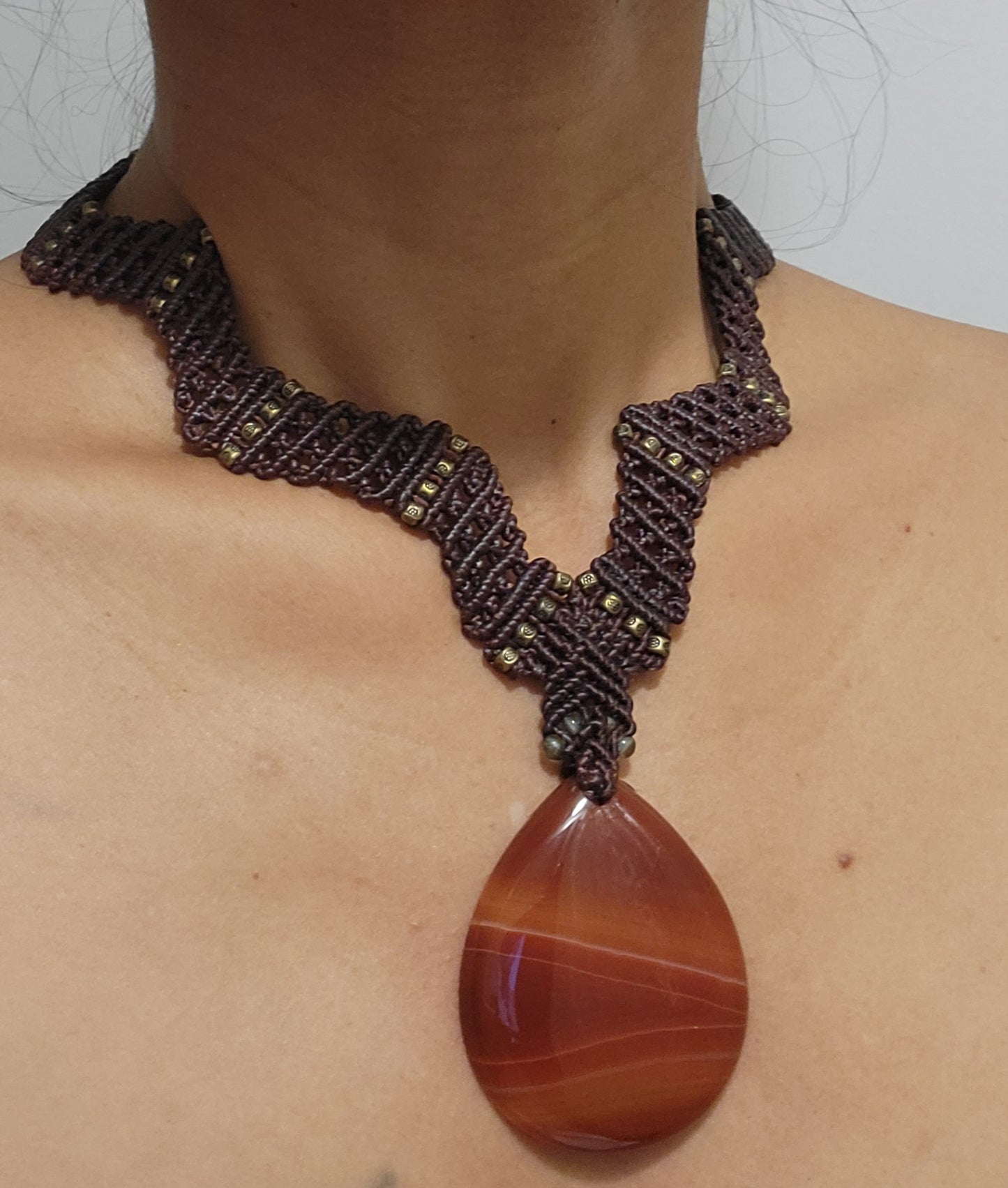 Elegant Red Agate Pendant with Zig-Zag Micromacramé Weave